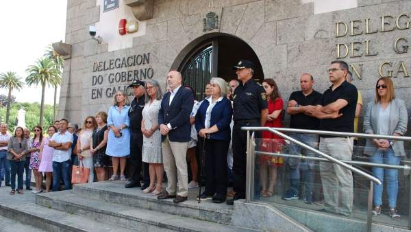 Minuto de silencio por el crimen de Cabanas de Bergantiños Minuto de silencio por el crimen de Cabanas de Bergantiños
