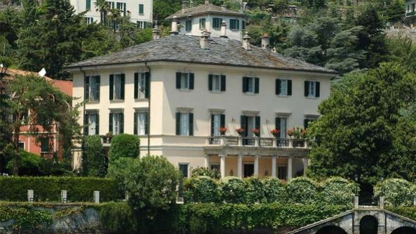 Vista del lago de la Villa Oleandra, Italia. Vista del lago de la Villa Oleandra, Italia.