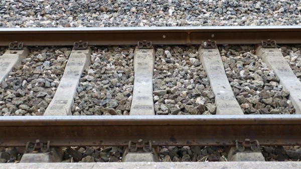 Al tomarse la foto, resbaló y el tren le pasó por encima. Al tomarse la foto, resbaló y el tren le pasó por encima.