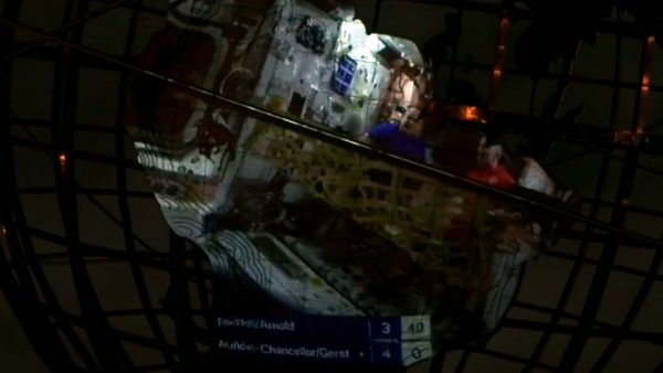 Partido de tenis en el espacio Partido de tenis en el espacio