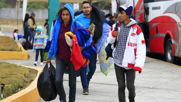 Venezolanos llegan al paso fronterizo entre Ecuador y Perú. Venezolanos llegan al paso fronterizo entre Ecuador y Perú.