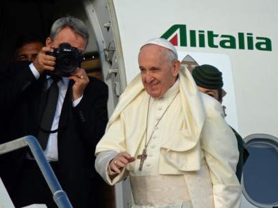 El Papa Francisco a su llegada a Irlanda, en una gira marcada por los casos de abusos en la Iglesia