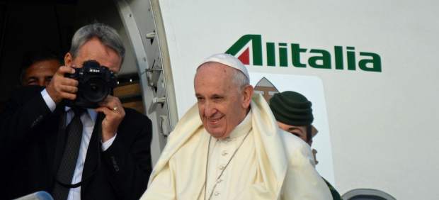 El Papa Francisco a su llegada a Irlanda, en una gira marcada por los casos de abusos en la Iglesia