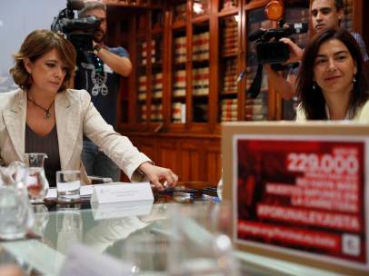 La ministra de Justicia, Dolores Delgado, con la secretaria de Estado del deporte, María José Rienda