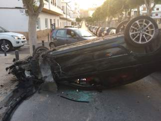 Coche volcado