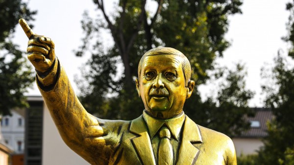 Estatua de Erdogan. Estatua de Erdogan.