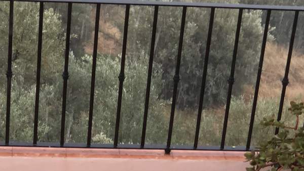 Granizo caído en un balcón de Bejís Granizo caído en un balcón de Bejís