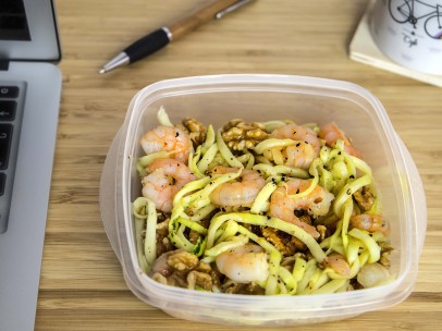 Calabacín con gambas y nueces