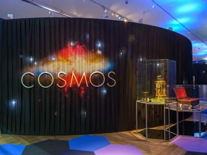 Acceso a la exposición 'Cosmos' organizada por la Biblioteca Nacional