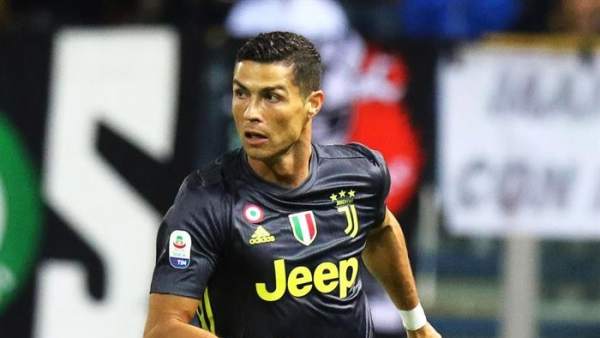 Cristiano Ronaldo, con la camiseta de la Juventus. Cristiano Ronaldo, con la camiseta de la Juventus.