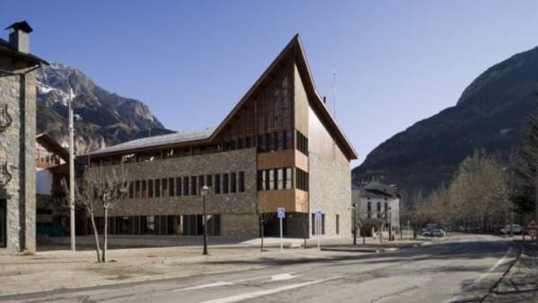Centro de Ciencias de Benasque Pedro Pascual Centro de Ciencias de Benasque Pedro Pascual
