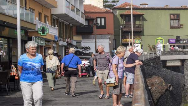 Turistas en Puerto de la Cruz Turistas en Puerto de la Cruz