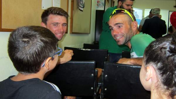 Ciclistas del Caja Rural visitan a niños en el Hospital de Salamanca. 3-9-2018 Ciclistas del Caja Rural visitan a niños en el Hospital de Salamanca. 3-9-2018