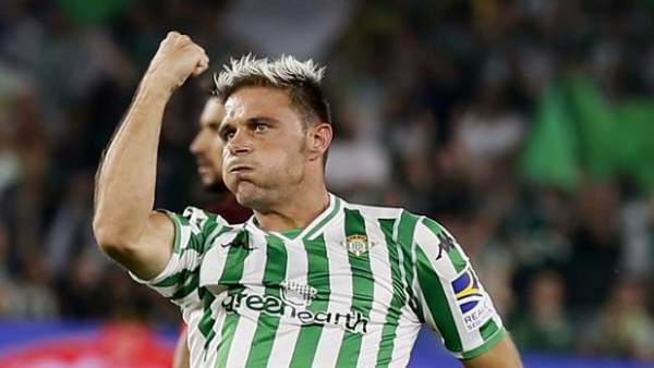 Joaquín celebra su decisivo tanto en el derbi entre Betis y Sevilla. Joaquín celebra su decisivo tanto en el derbi entre Betis y Sevilla.