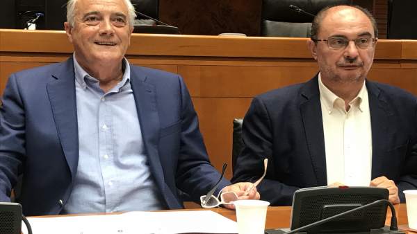 Sada y Lambán este lunes en la reunión del grupo socialista parlamentario. Sada y Lambán este lunes en la reunión del grupo socialista parlamentario.