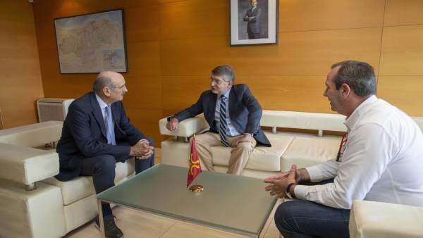 Mazón se reúne con el decano del Colegio de Abogados de Cantabria Mazón se reúne con el decano del Colegio de Abogados de Cantabria