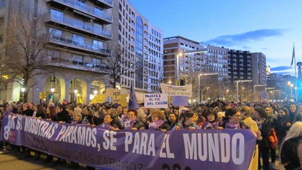 La manifestación del 8M ha sido multitudinaria en Zaragoza La manifestación del 8M ha sido multitudinaria en Zaragoza