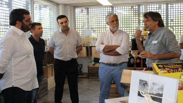 El conseller Vicenç Vidal visita las instalaciones de la empresa Fet a Sóller El conseller Vicenç Vidal visita las instalaciones de la empresa Fet a Sóller
