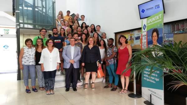 Fanny Tur en la bienvenida a los estudiantes de estancia lingüística de verano Fanny Tur en la bienvenida a los estudiantes de estancia lingüística de verano