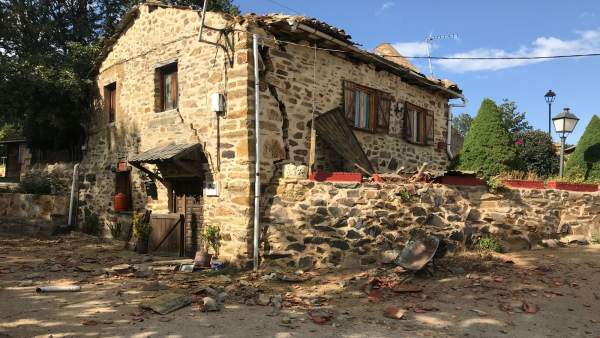 Vivienda afectada por una explosión en León Vivienda afectada por una explosión en León