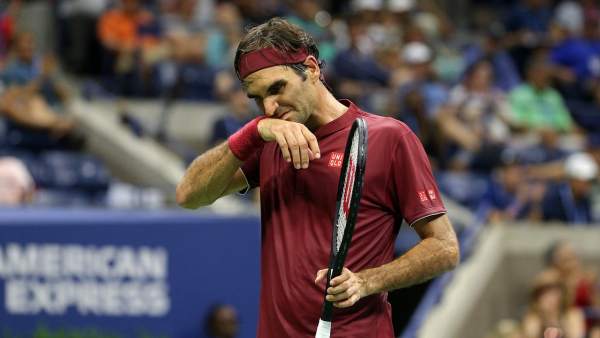 Roger Federer se lamenta Roger Federer se lamenta