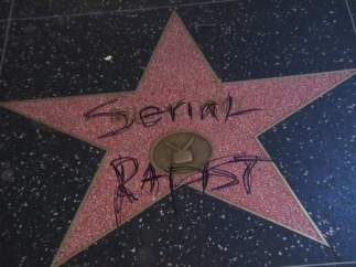 Acto vandálico estrella en el paseo de la fama de Hollywood.