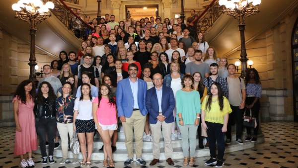 Goia con alumnos extranjeros que estudiarán en Deusto. Goia con alumnos extranjeros que estudiarán en Deusto.