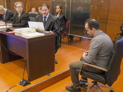 Acusado de asesinar a una bebé en Vitoria