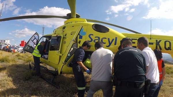 Helicóptero que ha trasladado al herido Helicóptero que ha trasladado al herido