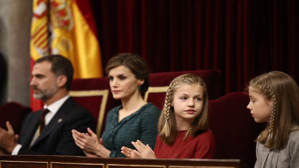 El Rey Felipe, la Reina Letizia, la Princesa Leonor y la Infanta Sofía El Rey Felipe, la Reina Letizia, la Princesa Leonor y la Infanta Sofía