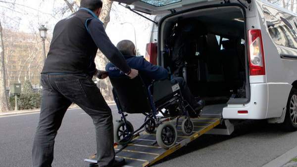 Taxi adaptado para personas con movilidad reducida Taxi adaptado para personas con movilidad reducida