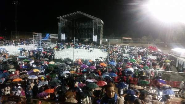 Tromba de agua en concierto de Raphael en Azuqueca Tromba de agua en concierto de Raphael en Azuqueca