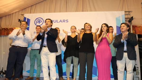 Cena' popular 'de los afiliados y simpatizantes Cena' popular 'de los afiliados y simpatizantes