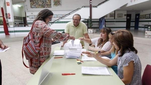 Imagen de archivo de una votación de la jornada continua Imagen de archivo de una votación de la jornada continua