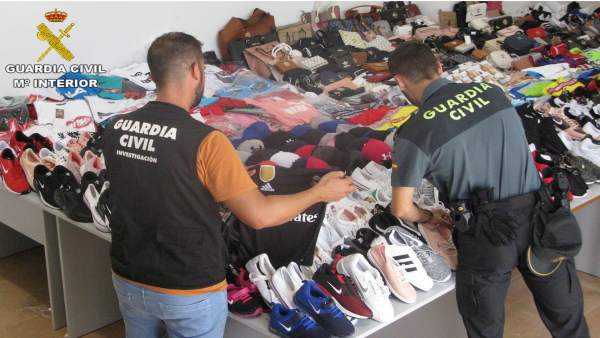 Incautación de objetos falsificados en Torrevieja Incautación de objetos falsificados en Torrevieja