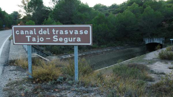 Canal del trasvase tajo Segura en Castilla La Mancha Canal del trasvase tajo Segura en Castilla La Mancha