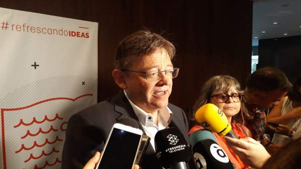 Puig atiende a los medios en l'Escola d'Estiu del PSPV en Alicante Puig atiende a los medios en l'Escola d'Estiu del PSPV en Alicante