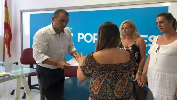 PP Calvià se reúne con la mujer que vive en la playa PP Calvià se reúne con la mujer que vive en la playa