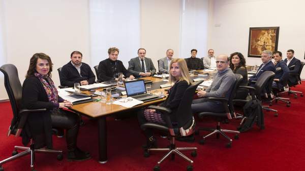 Mesa y Junta de Portavoces del Parlamento de Navarra. Mesa y Junta de Portavoces del Parlamento de Navarra.