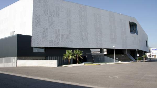 Fachada del nuevo edificio de alojamientos y guardería de la UJA. Fachada del nuevo edificio de alojamientos y guardería de la UJA.