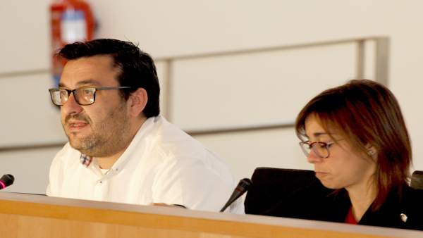 Los diputados provinciales de IU Guzmán Ahumada y Teresa Sánchez pleno diciembre Los diputados provinciales de IU Guzmán Ahumada y Teresa Sánchez pleno diciembre