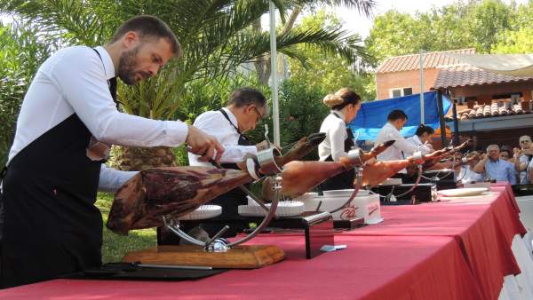 Exhibición de corte de jamón Exhibición de corte de jamón