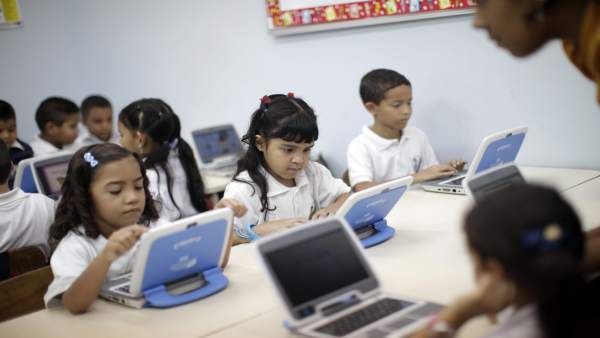 Niños con ordenador Niños con ordenador
