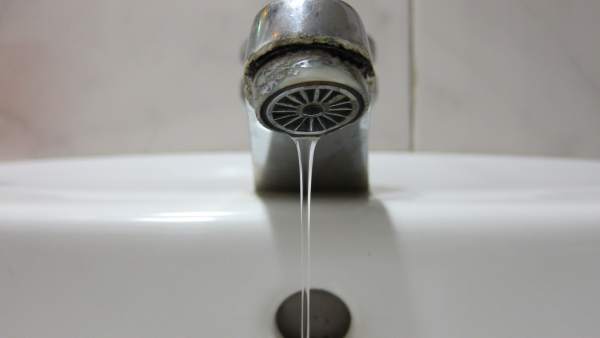 Agua. Grifo. Agua. Grifo.