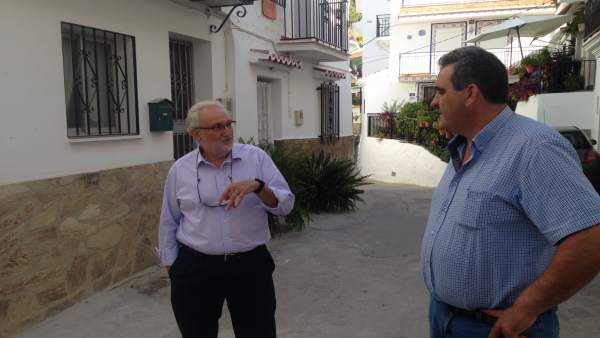 El diputado Ramón del Cid y el alcalde de Sedella, Francisco Abolafio El diputado Ramón del Cid y el alcalde de Sedella, Francisco Abolafio