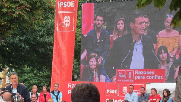 Pedro Sánchez en un acto en Oviedo Pedro Sánchez en un acto en Oviedo