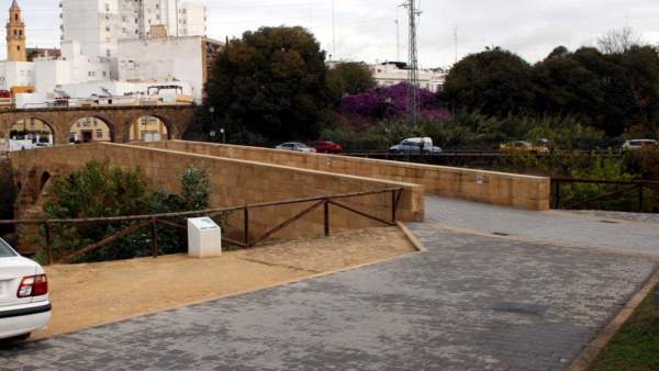 Vía ciclista entre Alcalá y Dos Hermanas Vía ciclista entre Alcalá y Dos Hermanas