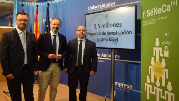 Javier Celdrán (centro), en la presentación de la nueva convocatoria Javier Celdrán (centro), en la presentación de la nueva convocatoria