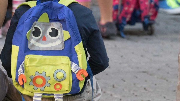 Escolar con mochila Escolar con mochila