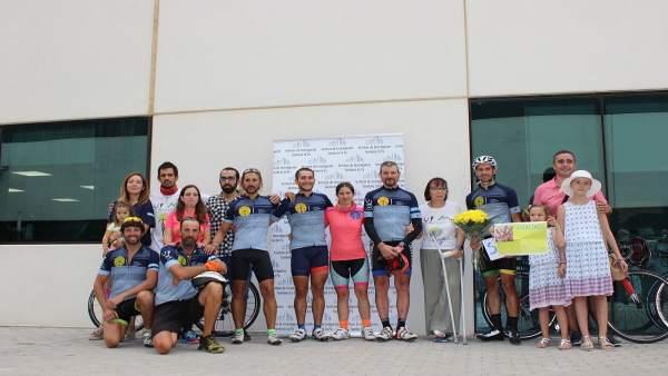 Los participantes en 'En bicicleta contra el cáncer' llegan a València Los participantes en 'En bicicleta contra el cáncer' llegan a València